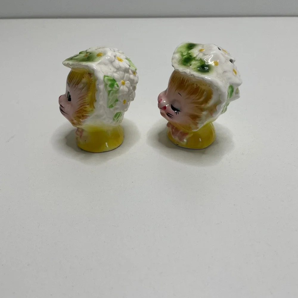 Vintage Enesco Miss Priss Winking Cat Salt Pepper Shakers Yellow Kitschy 1950s